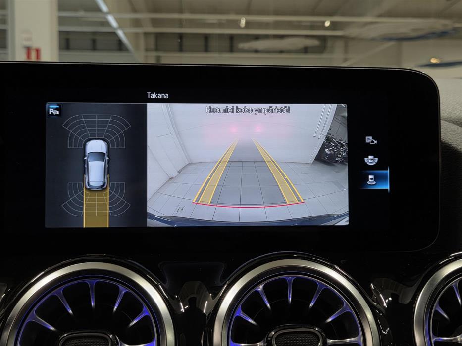 MERCEDES-BENZ GLA 2023