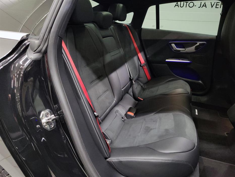 MERCEDES-BENZ EQE 2024