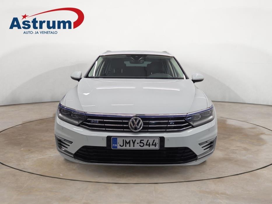 VOLKSWAGEN PASSAT 2018