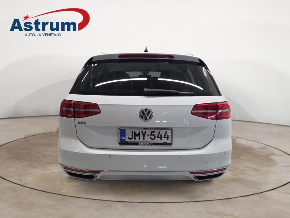 VOLKSWAGEN PASSAT 2018