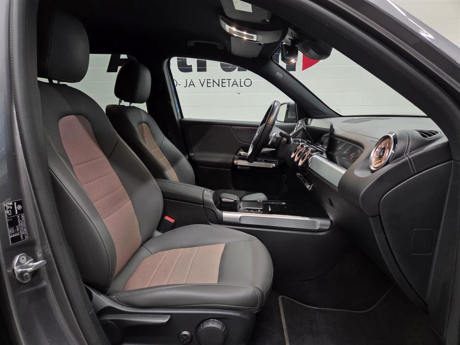 MERCEDES-BENZ EQB 2022