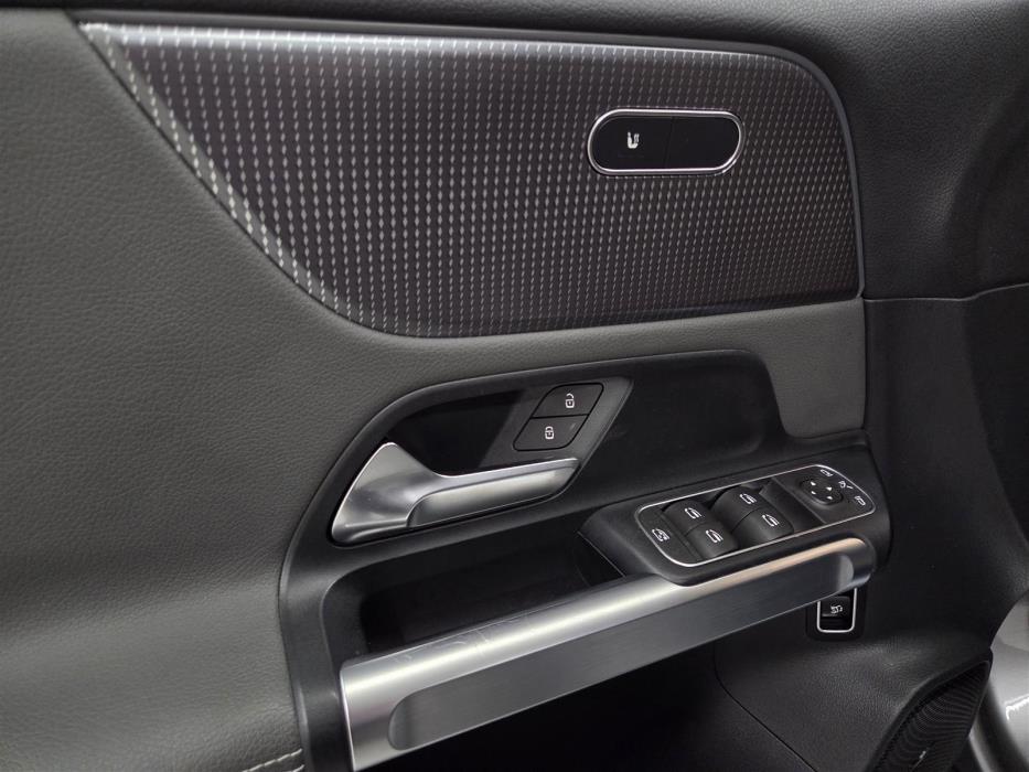 MERCEDES-BENZ EQB 2022