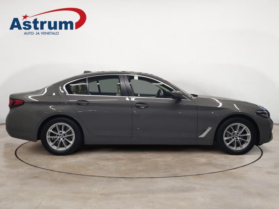 BMW 545 2021