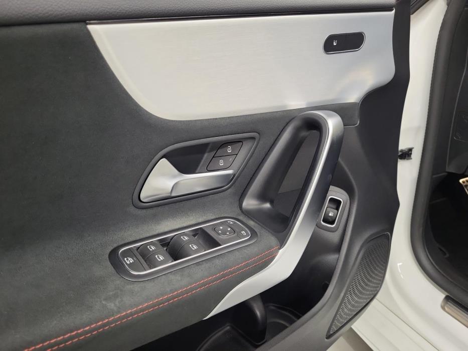MERCEDES-BENZ CLA 2023