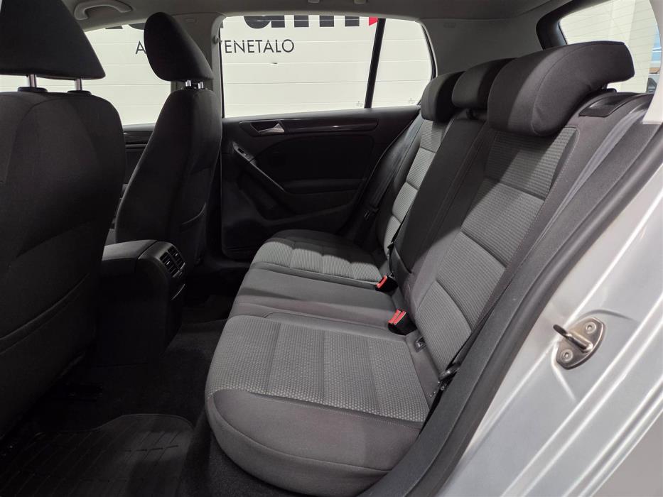 VOLKSWAGEN GOLF 2010