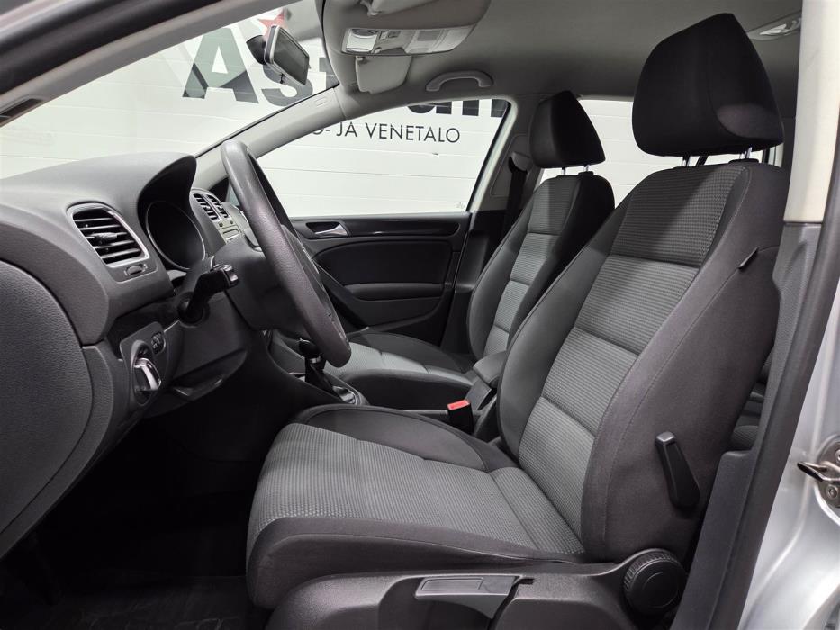 VOLKSWAGEN GOLF 2010