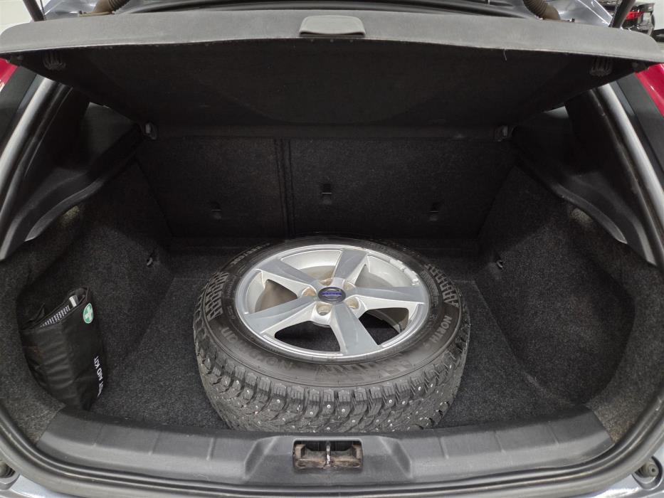 VOLVO V40 2013