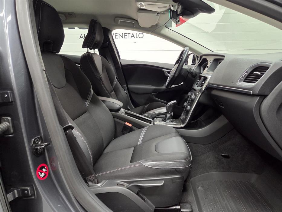 VOLVO V40 2013