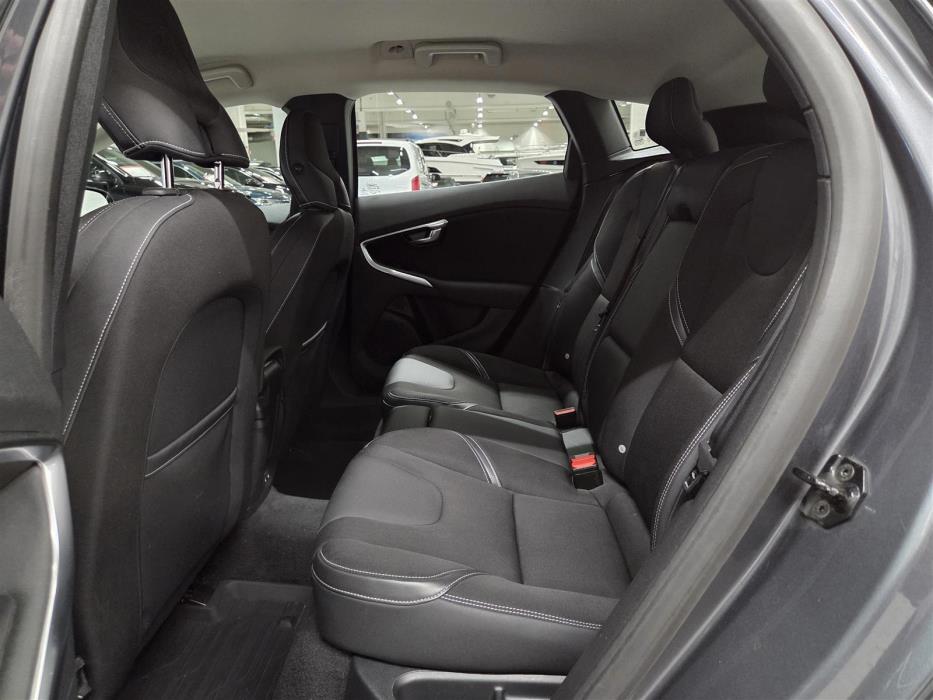 VOLVO V40 2013