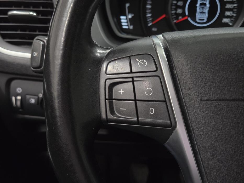 VOLVO V40 2013