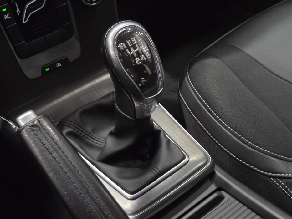 VOLVO V40 2013