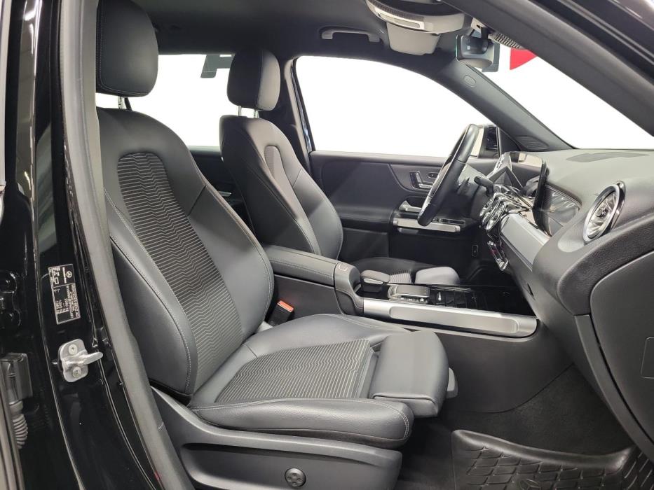 MERCEDES-BENZ EQB 2023