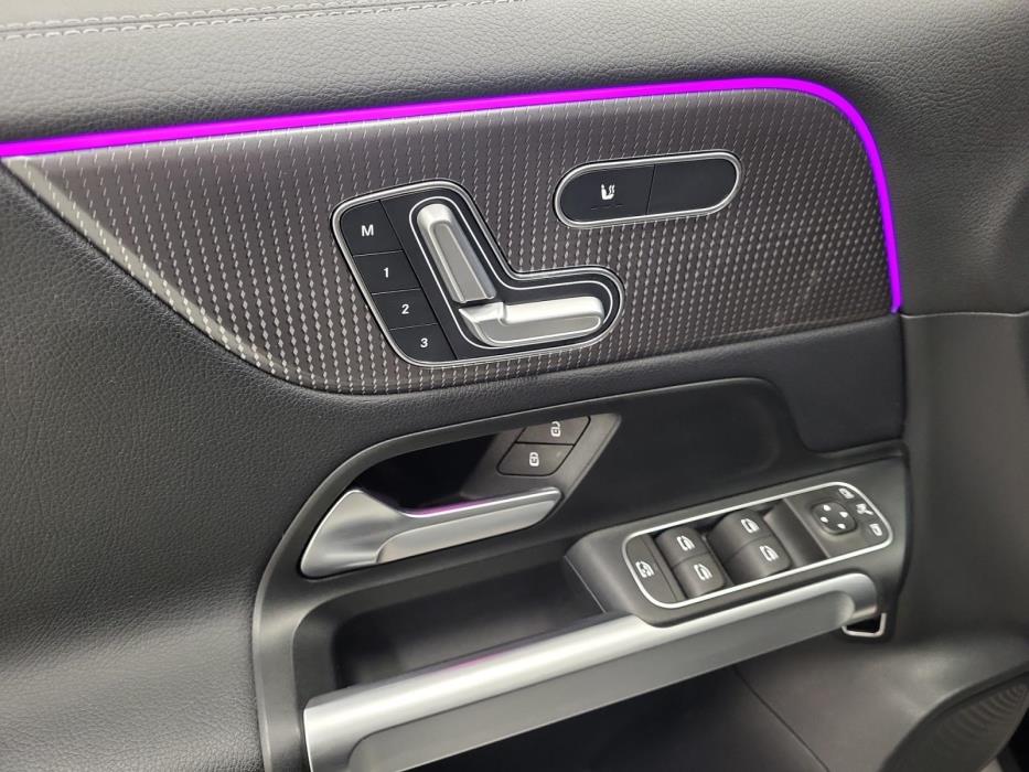 MERCEDES-BENZ EQB 2023