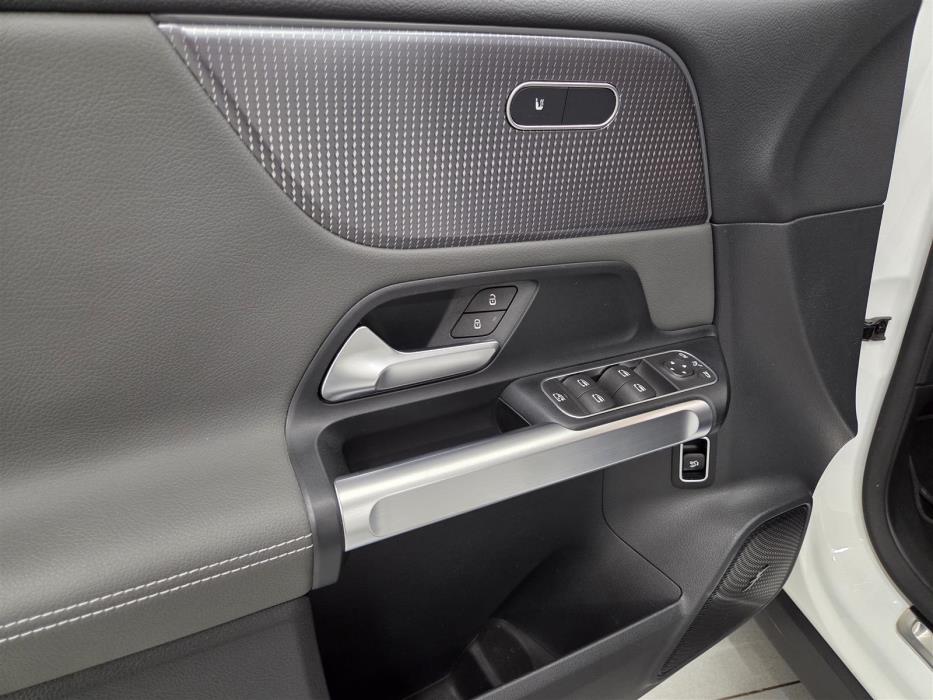 MERCEDES-BENZ EQB 2022