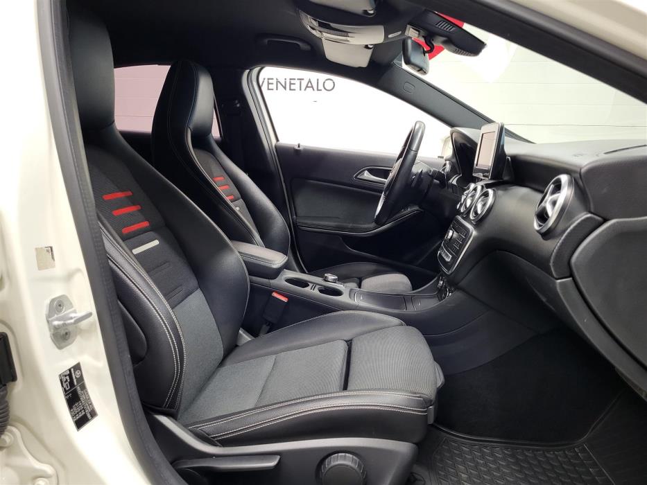MERCEDES-BENZ A 2017