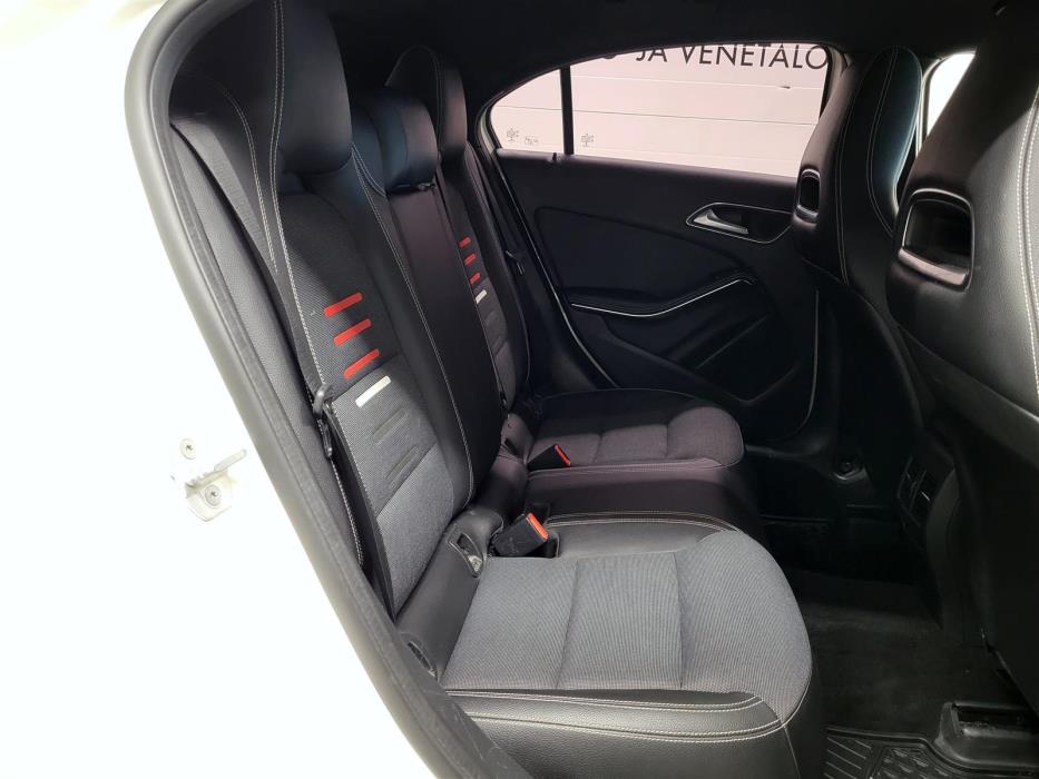 MERCEDES-BENZ A 2017