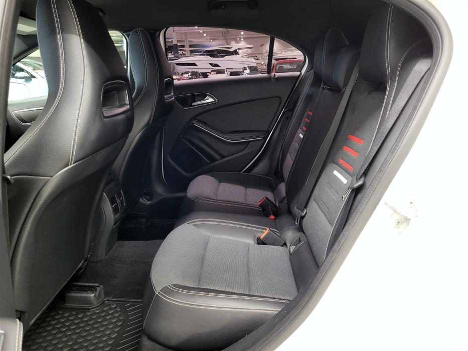MERCEDES-BENZ A 2017