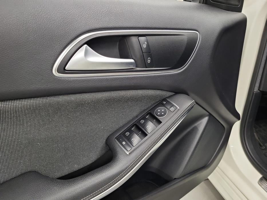MERCEDES-BENZ A 2017