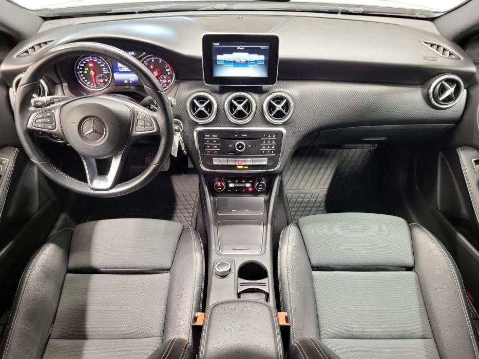 MERCEDES-BENZ A 2017
