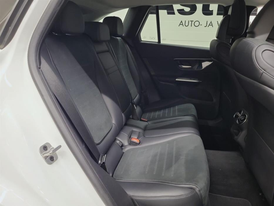 Mercedes-Benz GLC 2023