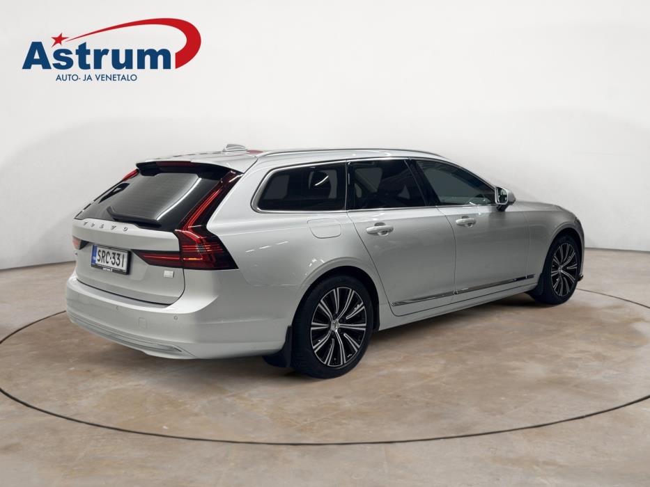 VOLVO V90 2021