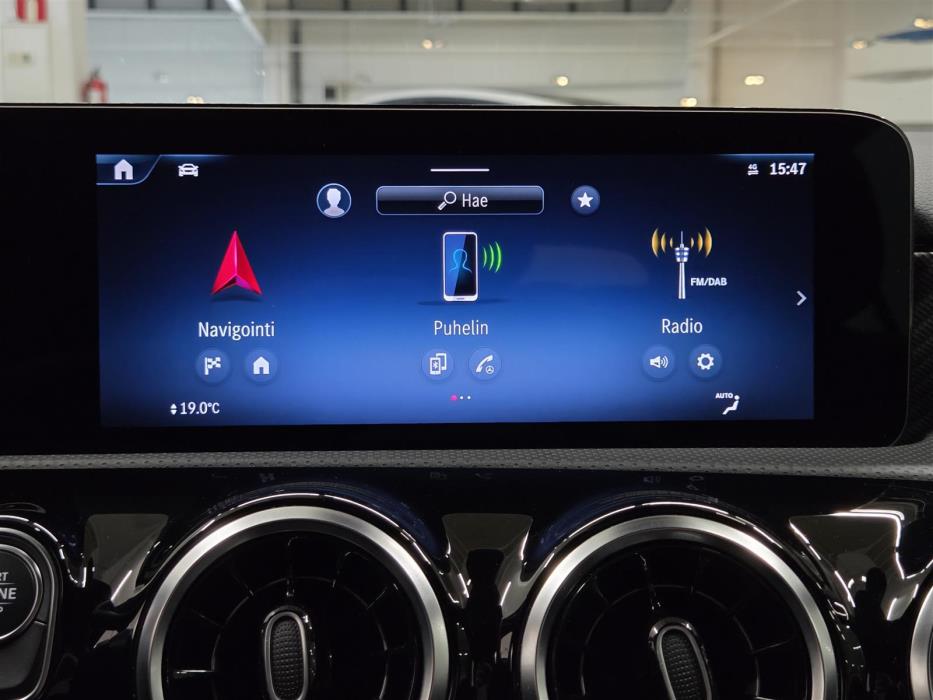 MERCEDES-BENZ A 2023