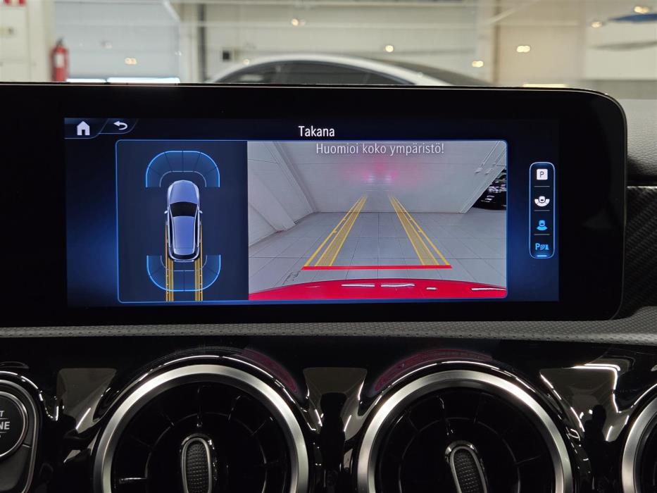 MERCEDES-BENZ A 2023