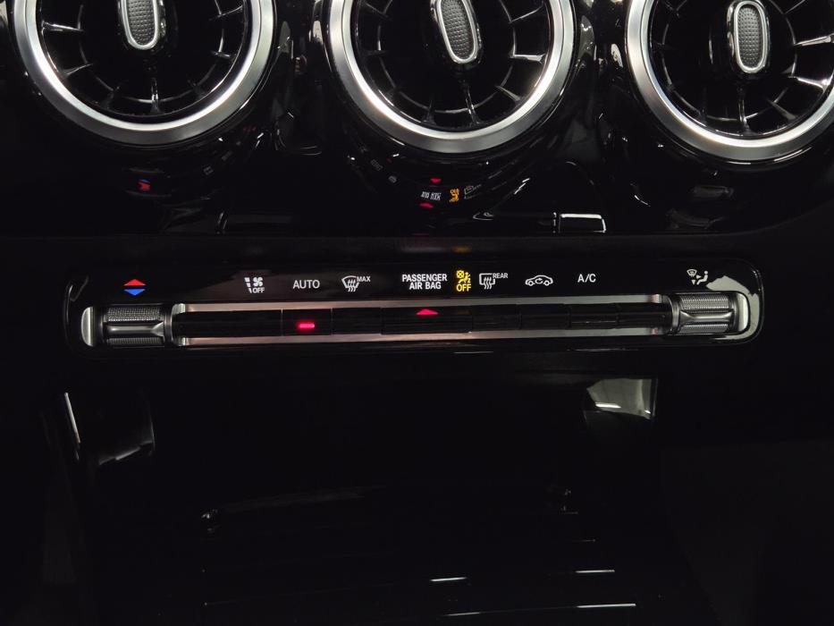 MERCEDES-BENZ A 2023