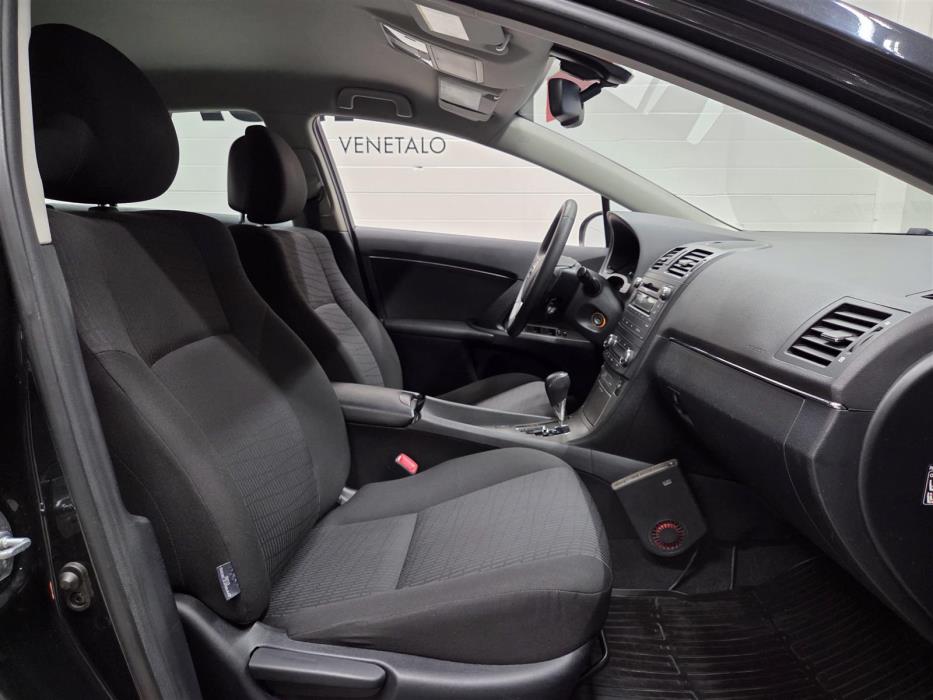 TOYOTA AVENSIS 2010