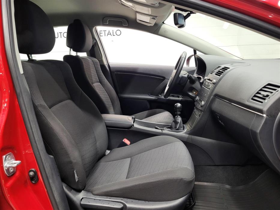 TOYOTA AVENSIS 2010