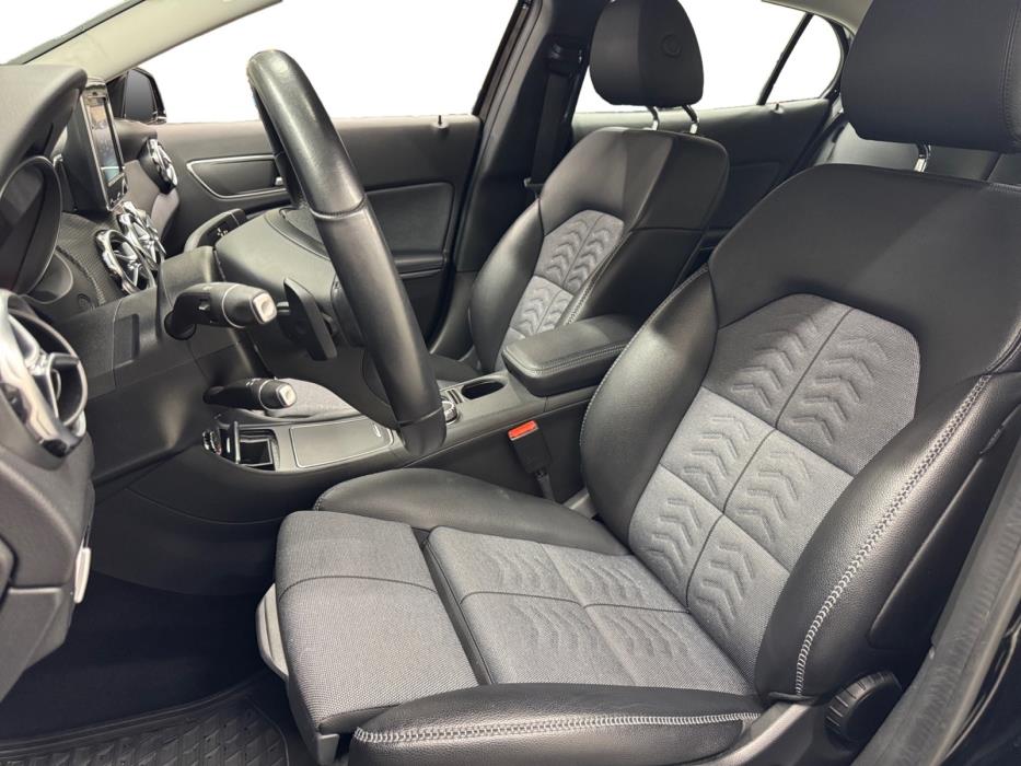 MERCEDES-BENZ GLA 2018