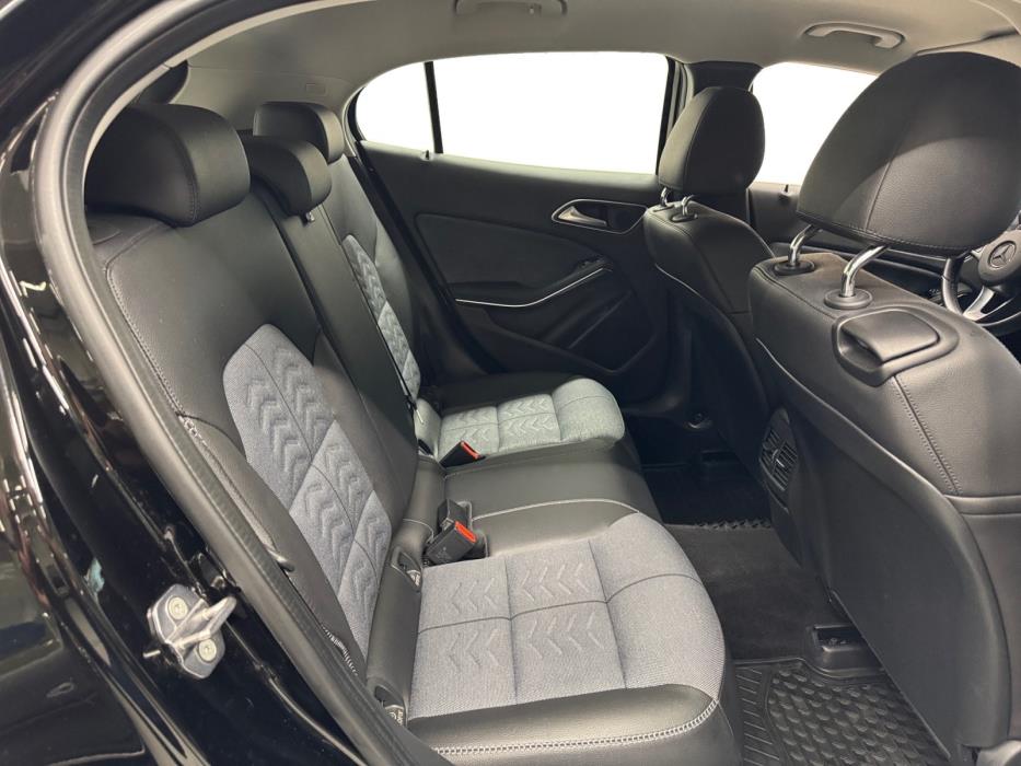 MERCEDES-BENZ GLA 2018