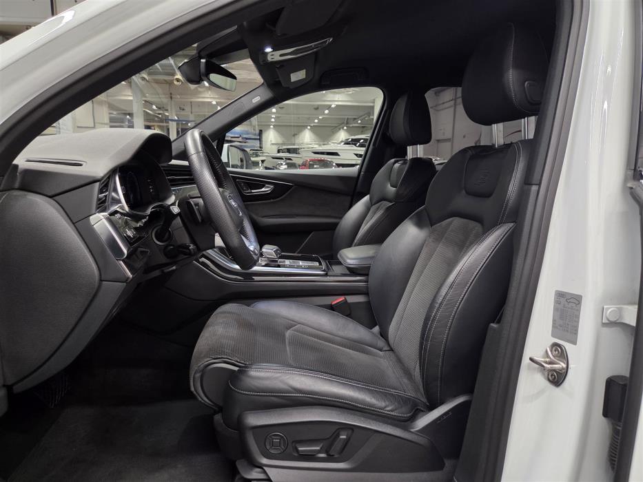 AUDI Q7 2020