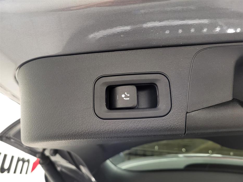 MERCEDES-BENZ EQB 2025