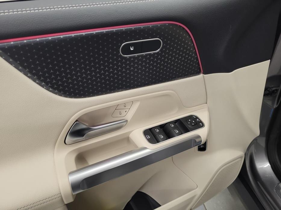 MERCEDES-BENZ EQB 2025