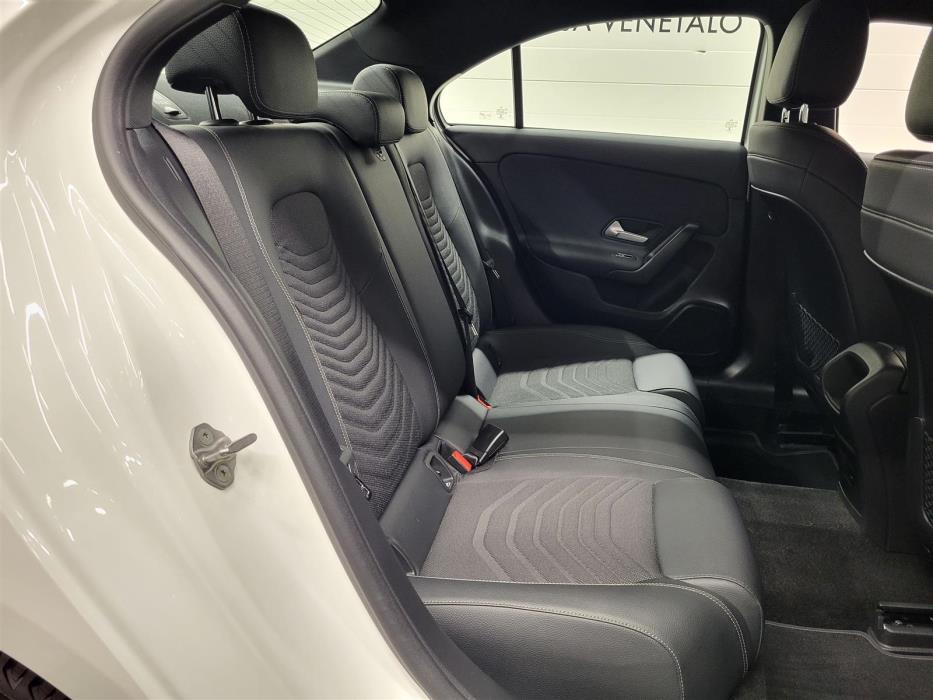 MERCEDES-BENZ A 2021