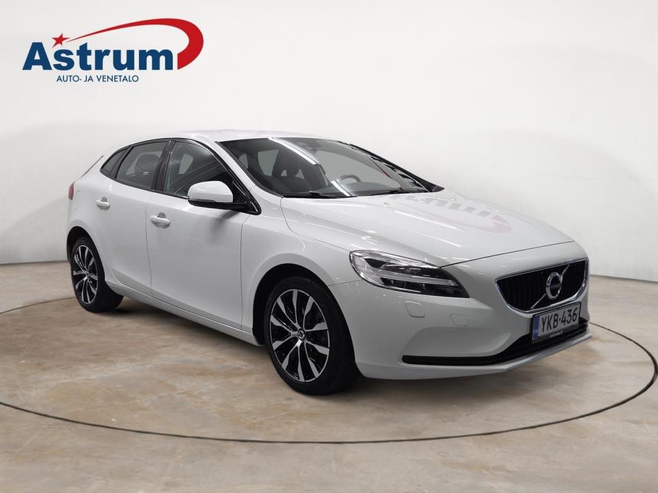 VOLVO V40 2018