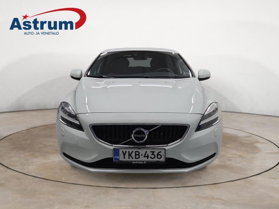 VOLVO V40 2018