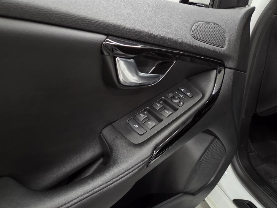 VOLVO V40 2018