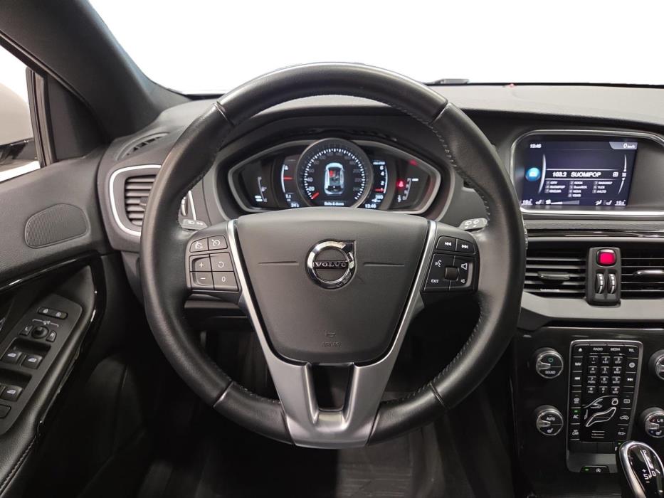 VOLVO V40 2018
