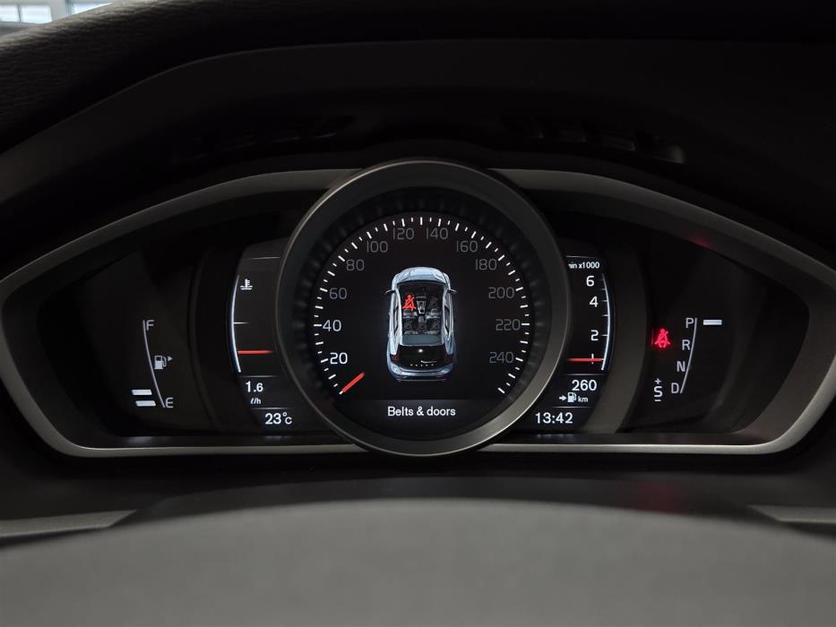 VOLVO V40 2018