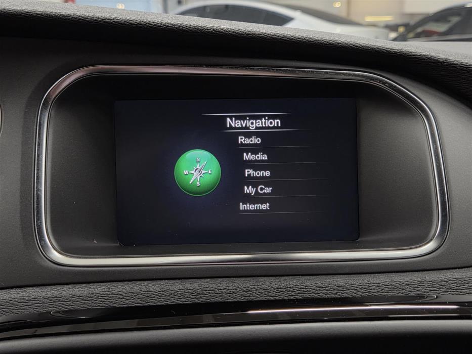 VOLVO V40 2018