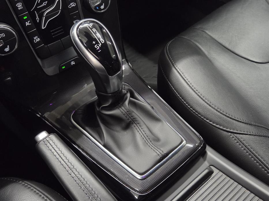 VOLVO V40 2018