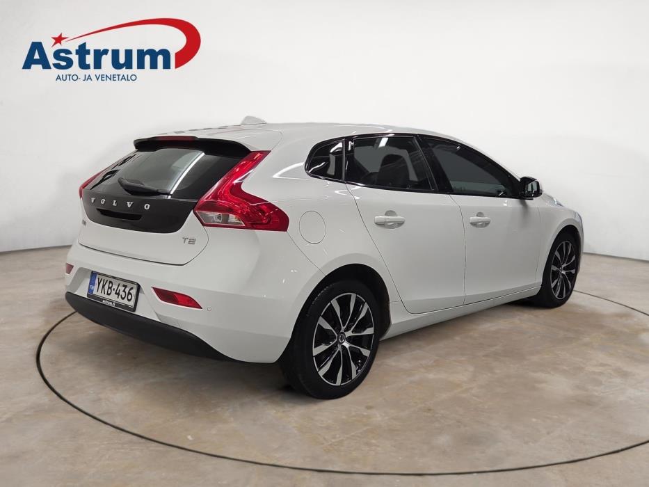 VOLVO V40 2018