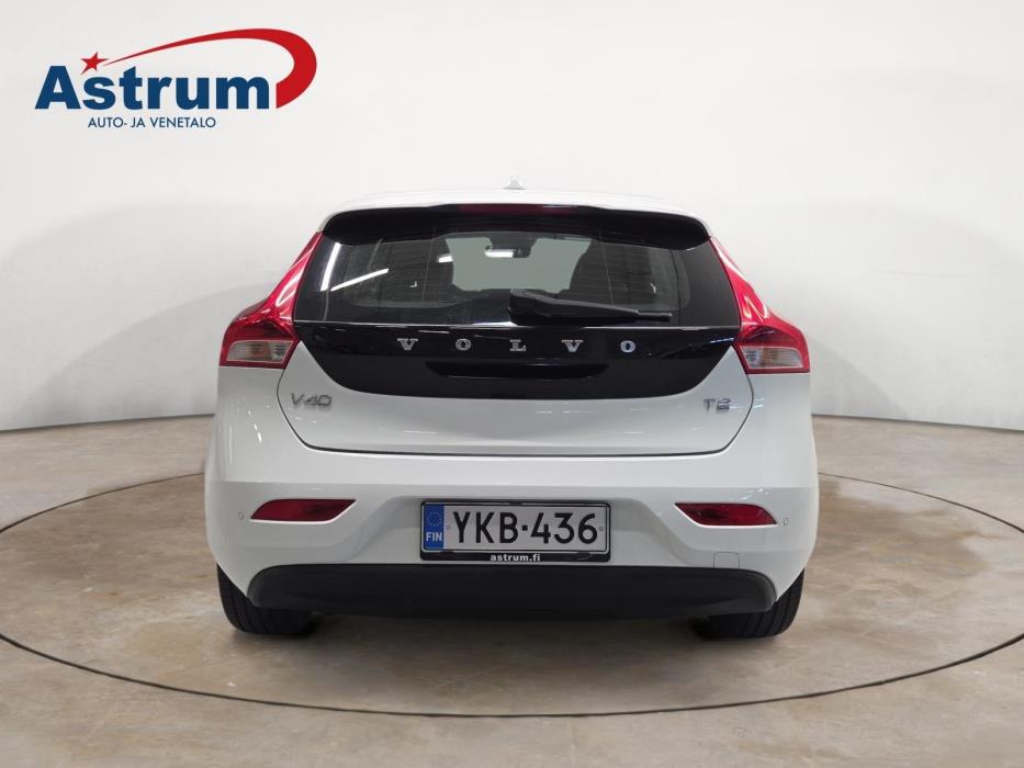VOLVO V40 2018