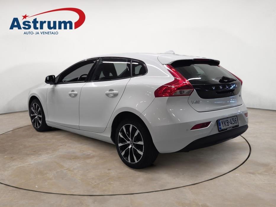 VOLVO V40 2018