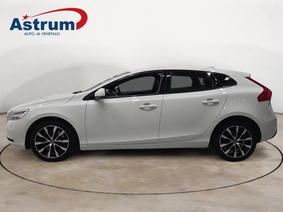 VOLVO V40 2018