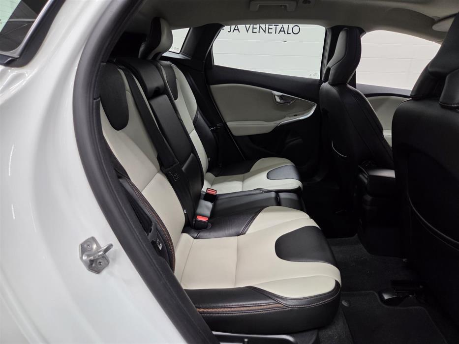 VOLVO V40 Cross Country 2017