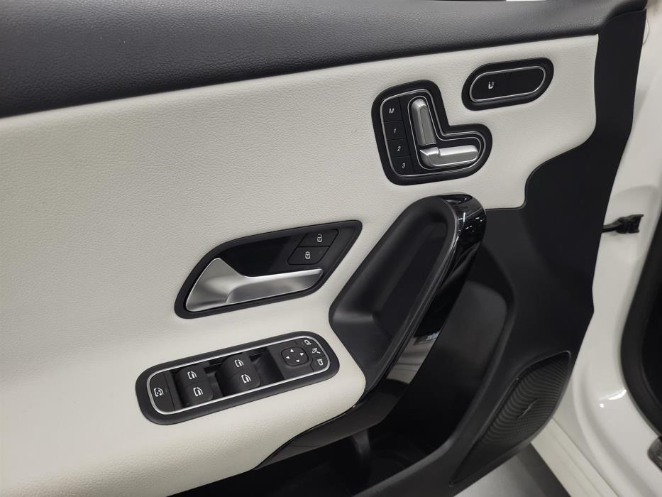 MERCEDES-BENZ A 2019