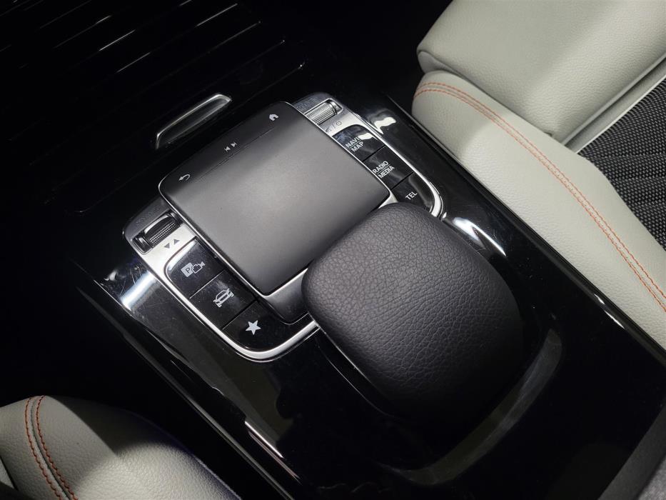 MERCEDES-BENZ A 2019